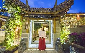 Golden Waterfront Inn Lijiang 
